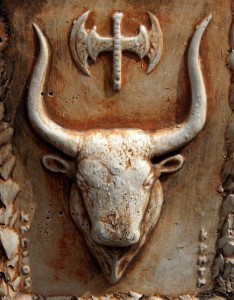 Stier en labrys (dubbelbijl) uit Kreta
